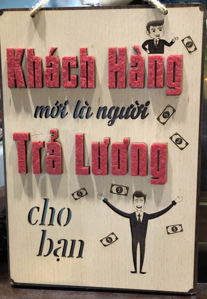 Khách hàng mới là người trả lương cho bạn."「お客様こそが、あなたに給料を支払っている人です」