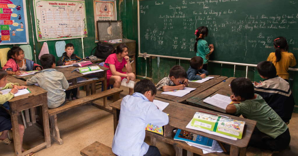 少数民族の子供たちも小学校ではベトナム語（キン族の母語）を習う