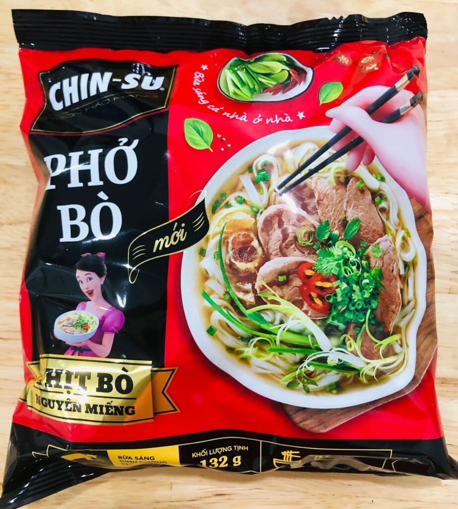 インスタントのフォーで一番美味しいのはCHIN-SUというメーカーの Phở bò です。