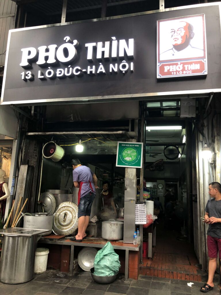 ハノイでオススメの牛肉フォーは、 Lò Đúc通りの PHỞ THÌN