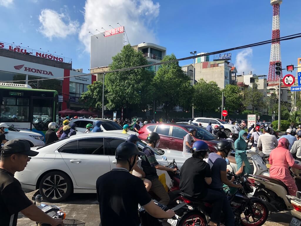 「交通渋滞」はハノイの名産品だ。